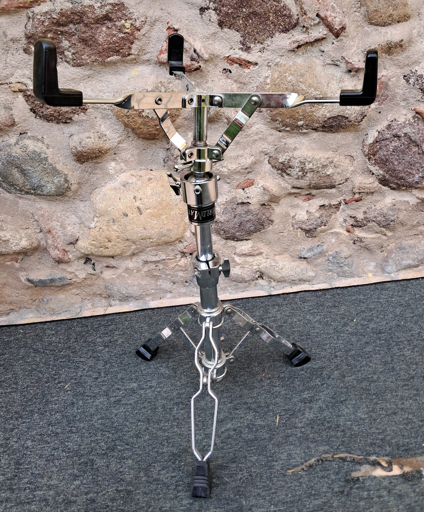 Dixon snare holder
