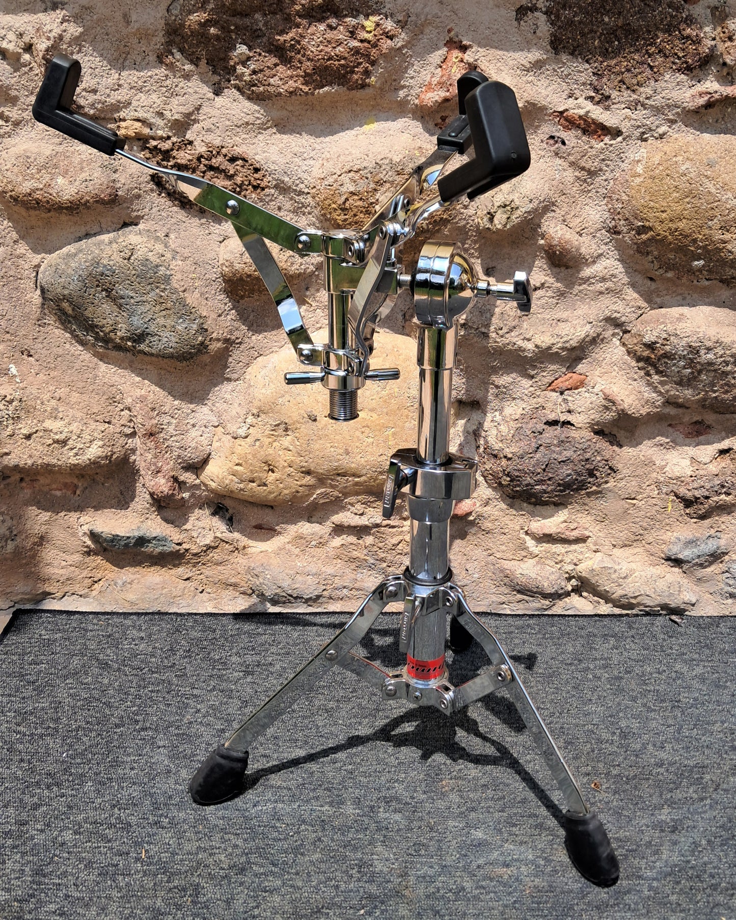 Dixon snare holder